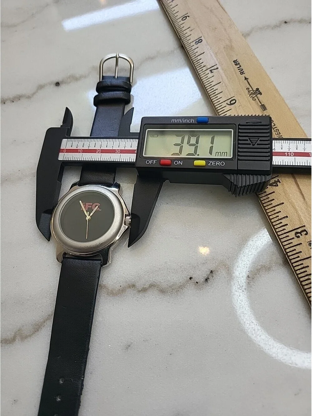 IFC Sweda Mens Wrist Watch Quartz Water Resistant Leather Band Working New Bat
